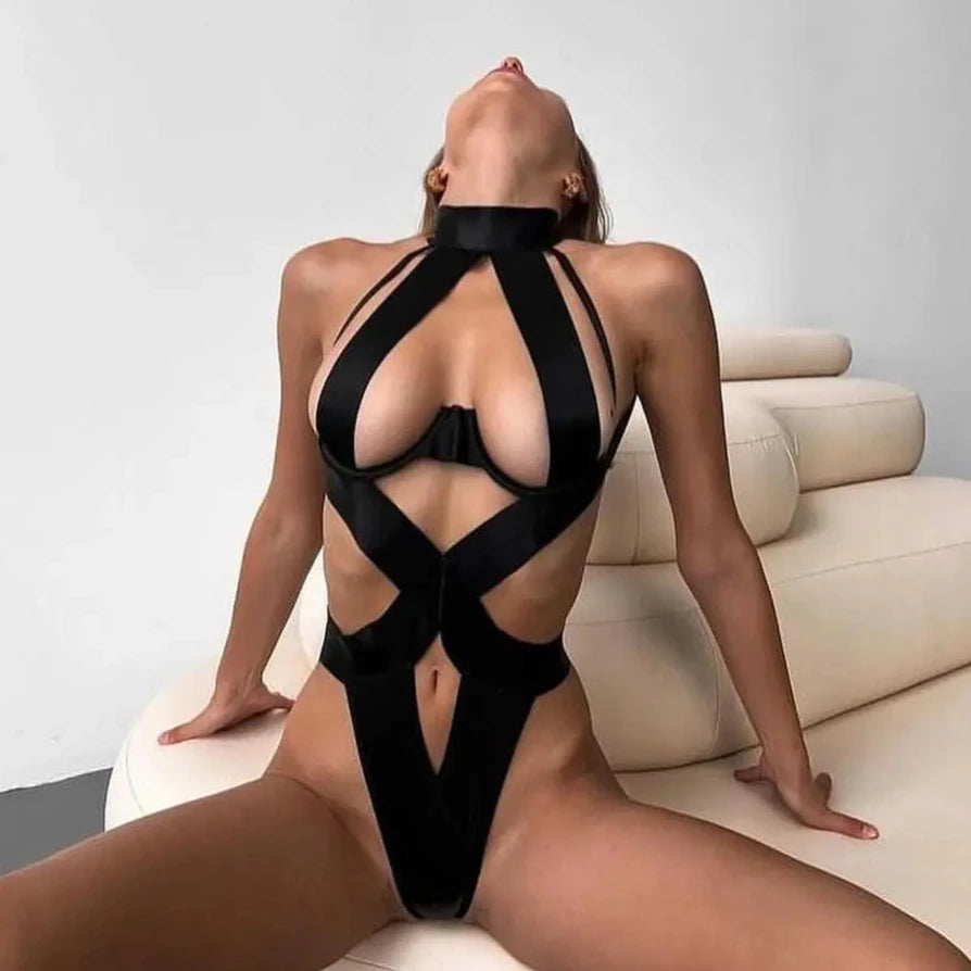 Odważne body z wycięciami