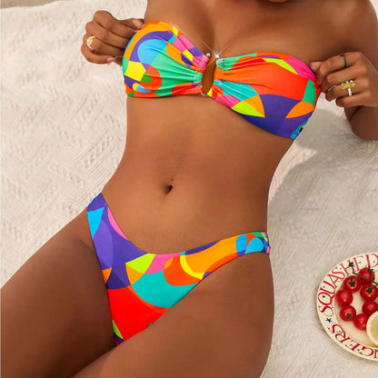 Kolorowe bikini w geometryczne wzory