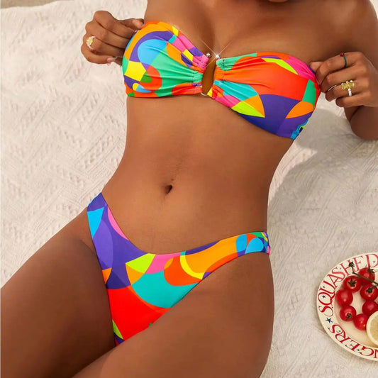 Kolorowe bikini w geometryczne wzory