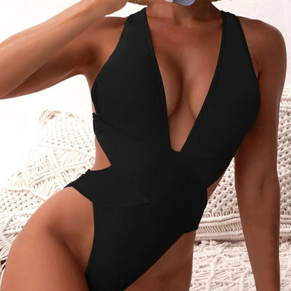 Monokini wykonane z szerokich pasów