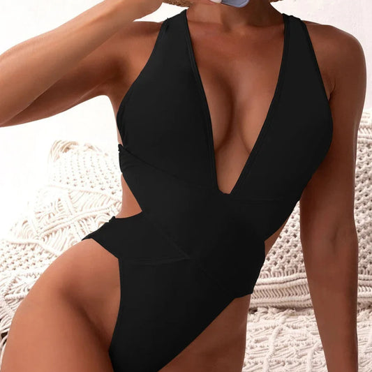 Monokini wykonane z szerokich pasów