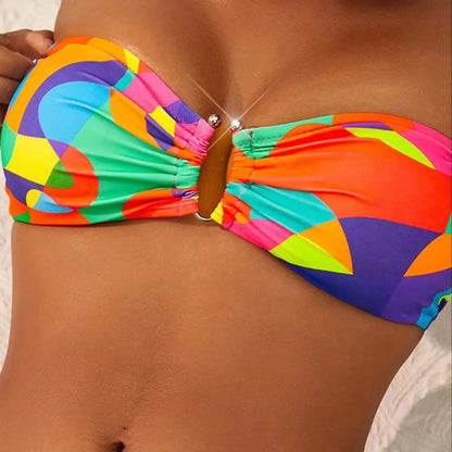 Kolorowe bikini w geometryczne wzory