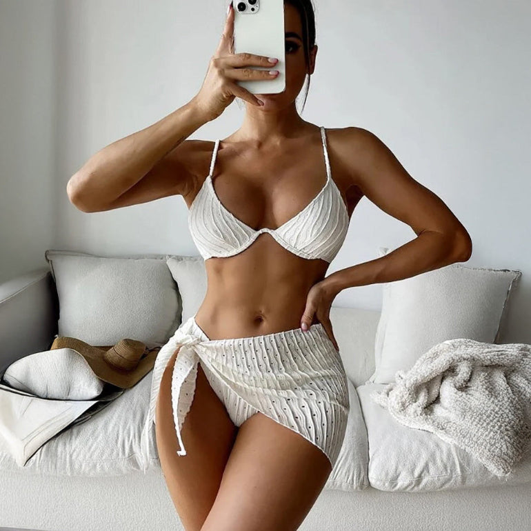 Bikini z sarongiem